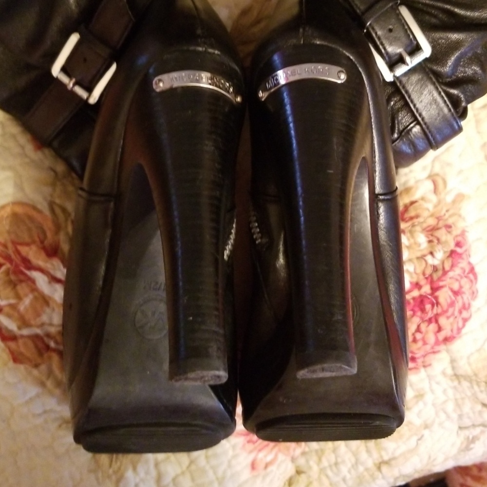 Great Michael Kors boots. - Picture 2 of 4